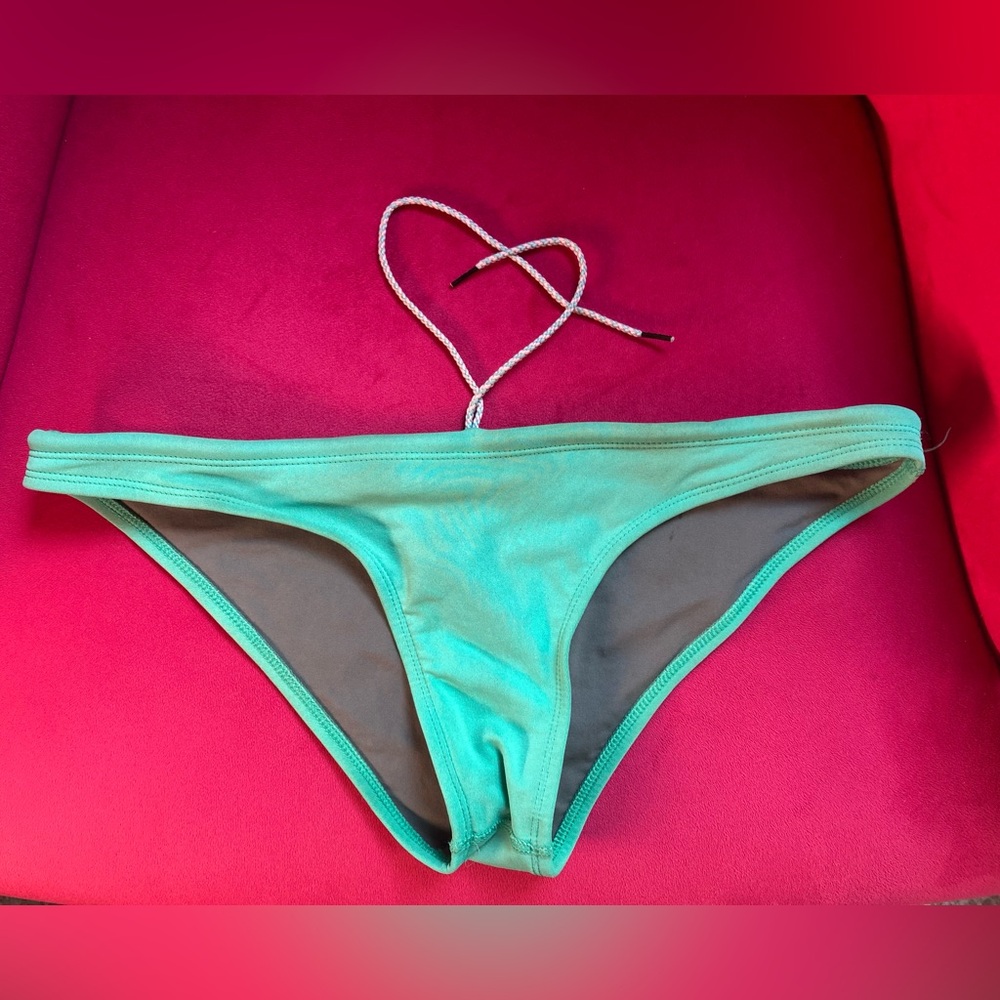 Jolyn Midl Bottoms in Seafoam size M